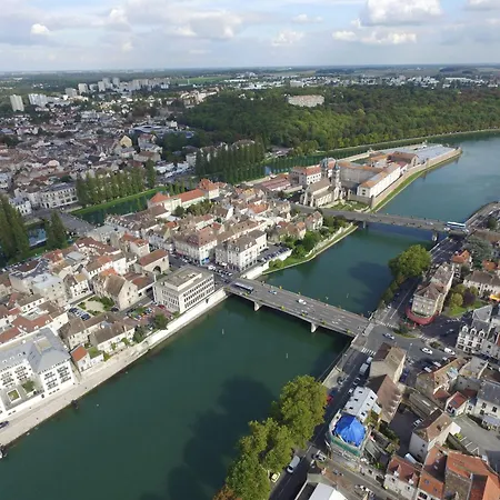 Le Balinais - Centre-Ville Melun Exterior photo